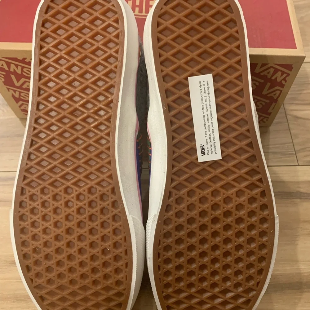 Vans Classic Slip-On (Blanket Stitch) Multi/BlancDeBlanc Men's 6.0, Women's 7.5M